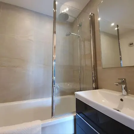 C11, 72m2, 3 Bedrooms, Next To The Lift Apartment *
