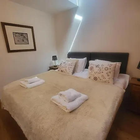 C11, 72m2, 3 Bedrooms, Next To The Lift Apartment *