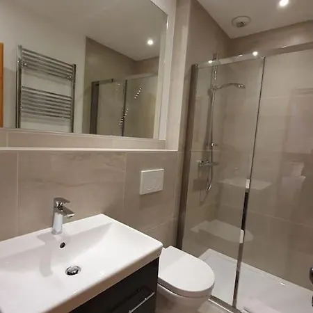 C11, 72m2, 3 Bedrooms, Next To The Lift